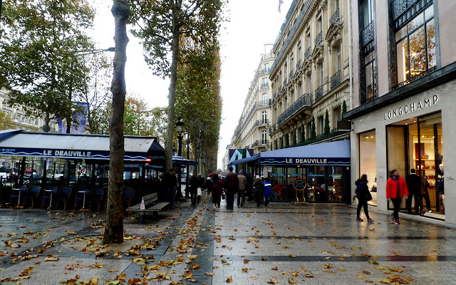 Things to do for a solo female traveler in Paris