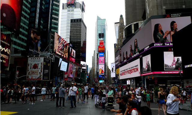 solo backpacking New York City - Time's Square