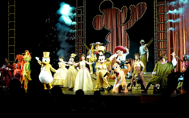 DisneyLand Resort Golden Mickey Show