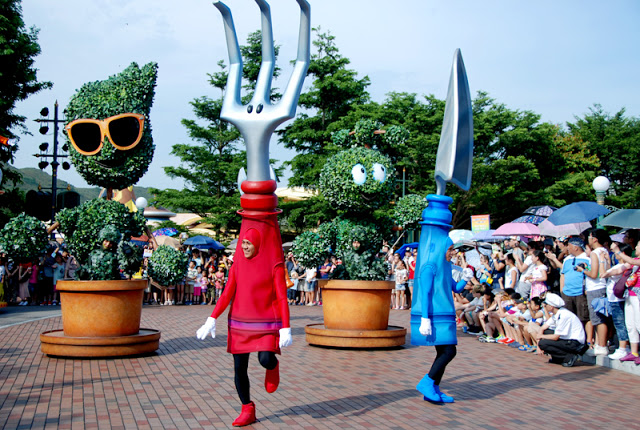 DisneyLand Resort Waterworks Parade