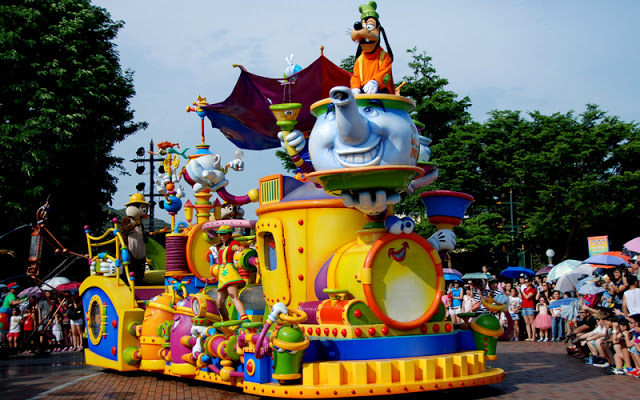 DisneyLand Resort Waterworks Parade