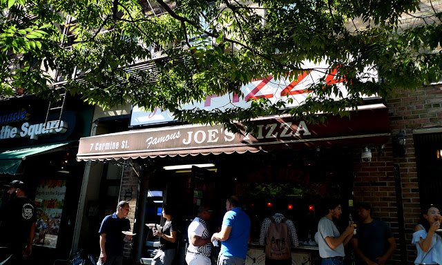 solo backpacking New York City - Joe's Pizza