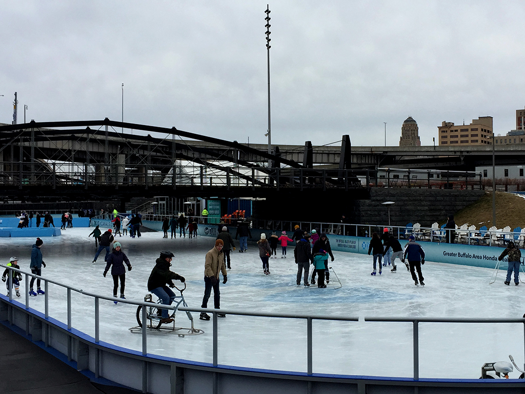 Ice Skating ar Canalside