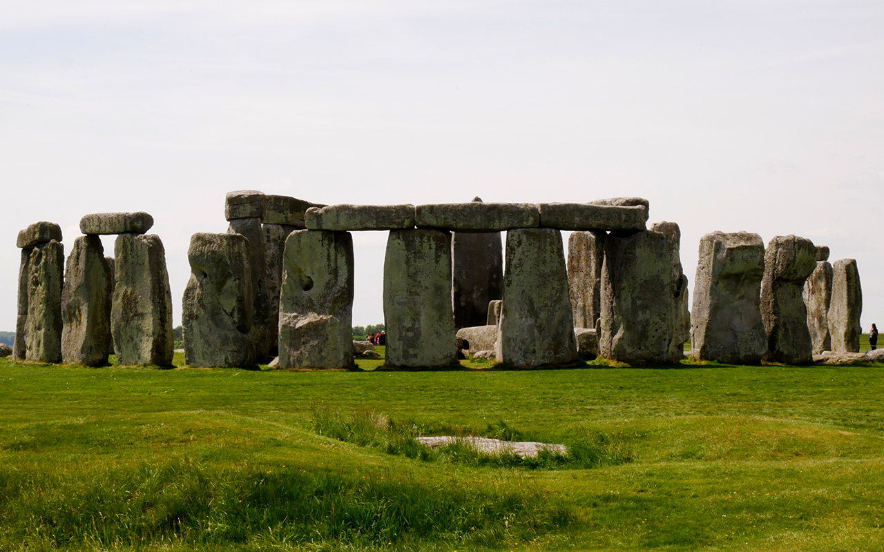 A Day Trip to Stonehenge and Roman Baths