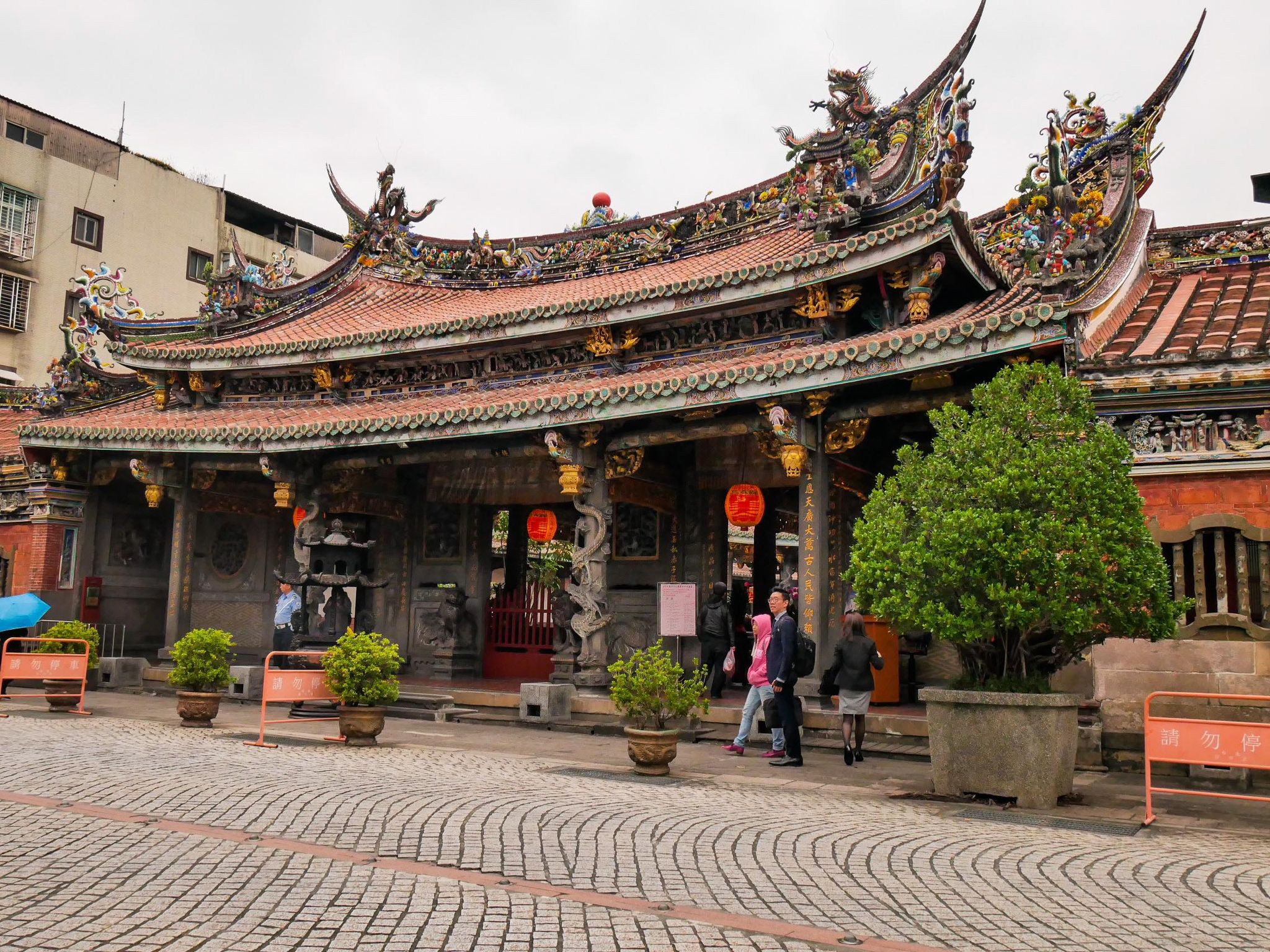 Dalongdong Bao’an Temple
